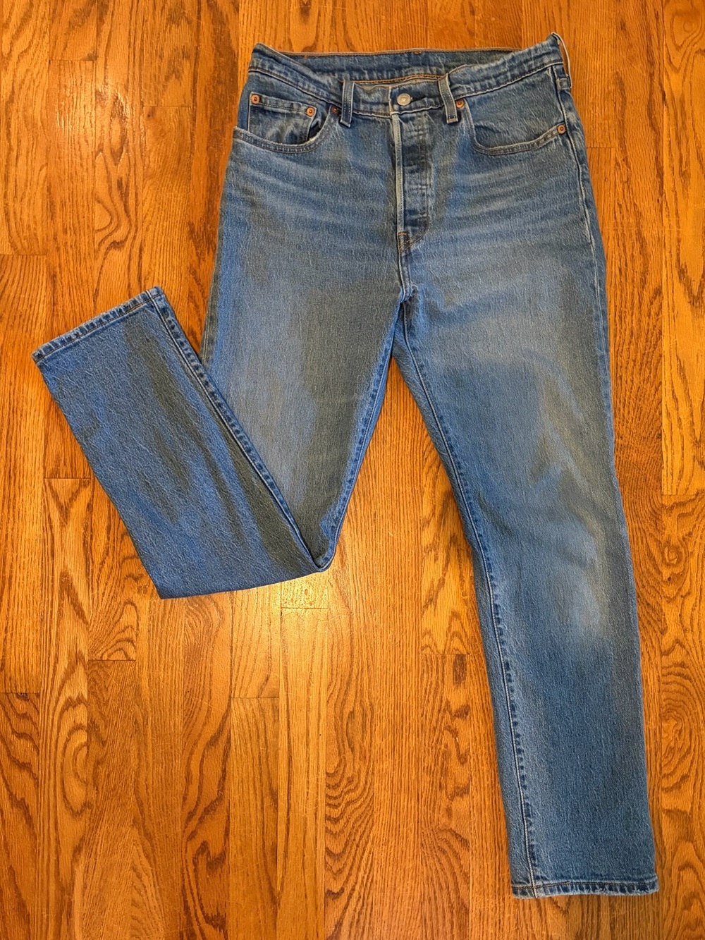 Levi’s women’s 501 medium wash sz 28 jeans
